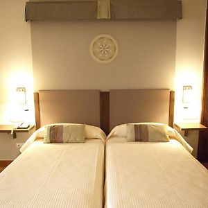 Habitación Estándar con 2 Camas Individuales
